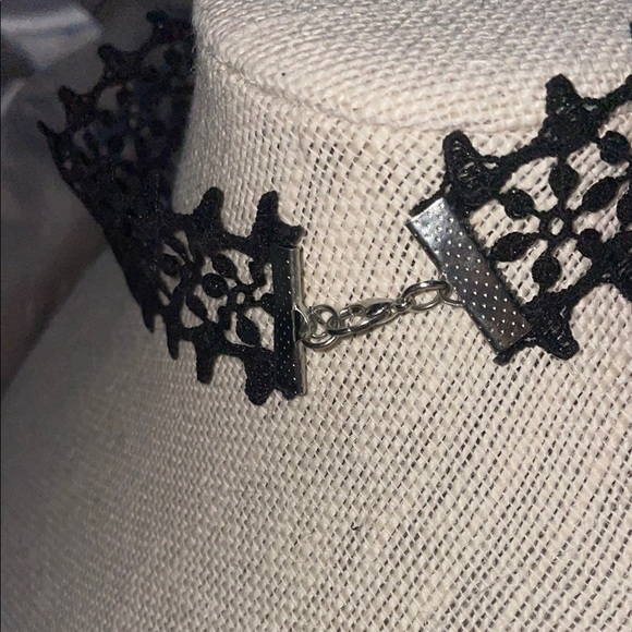 Black Geometric Choker Necklace with Intricate Design - Picture 3 of 3